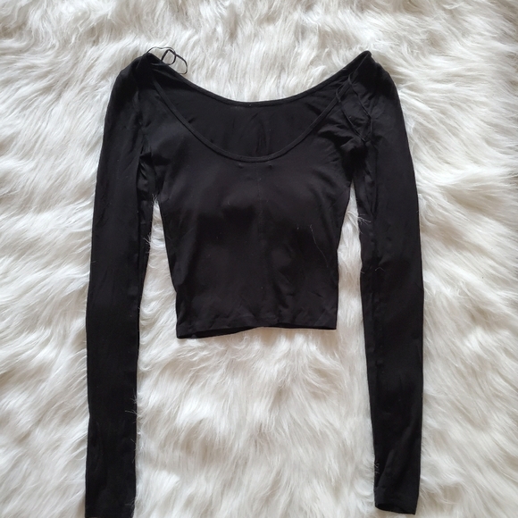 BLACK LONG SLEEVE CROPPED TOP - Picture 2 of 2